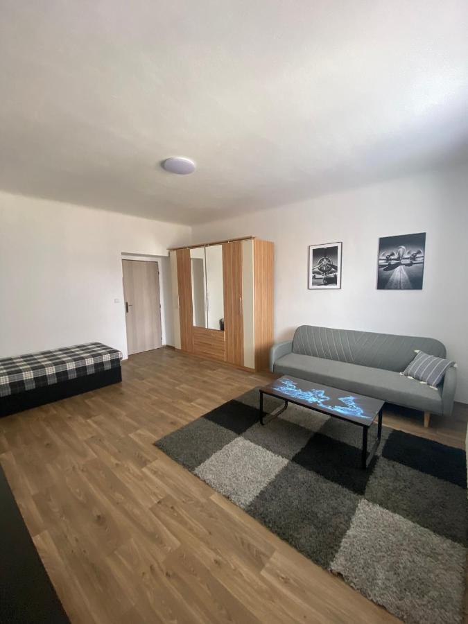 Cerna Ruze - Apartman 3 Plzeň Esterno foto