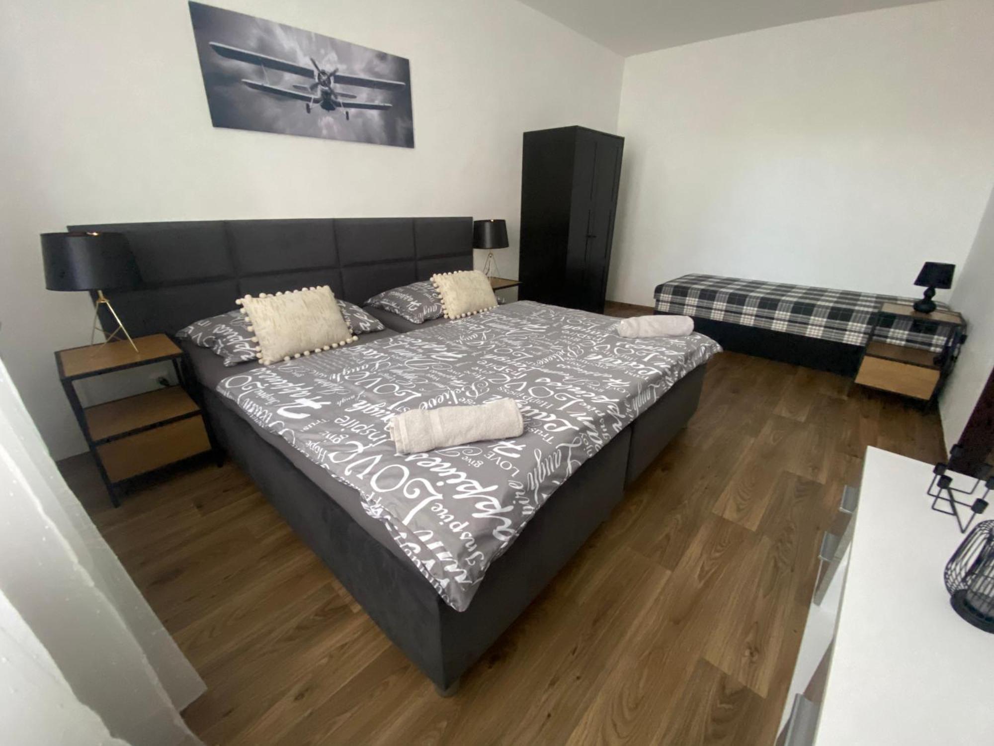 Cerna Ruze - Apartman 3 Plzeň Esterno foto