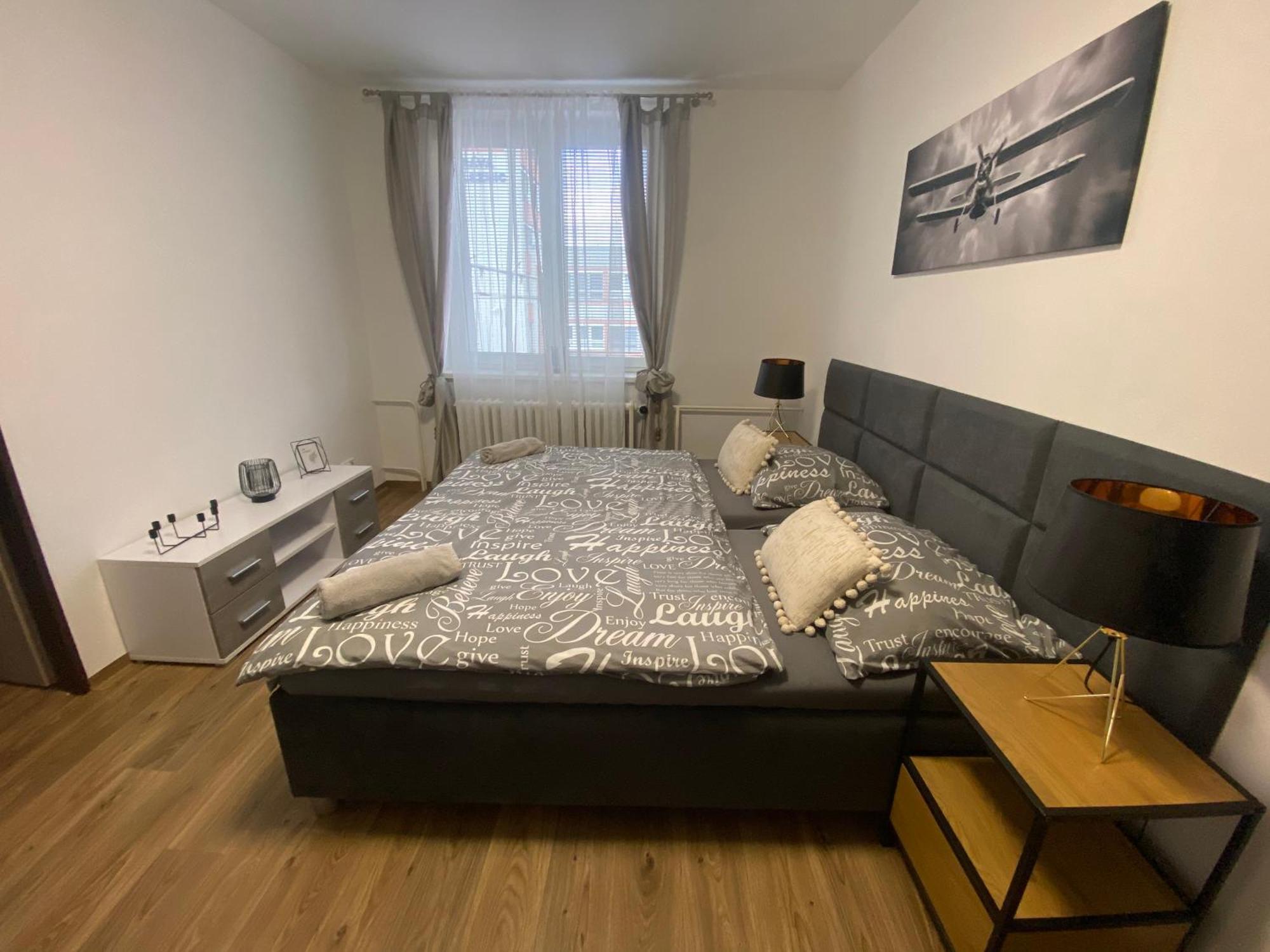 Cerna Ruze - Apartman 3 Plzeň Esterno foto